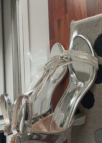 Gri Metal Zincir Detaylı Stiletto Abiye Ayakkabı - Görsel 2