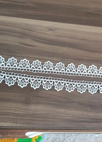 Şerit dantel