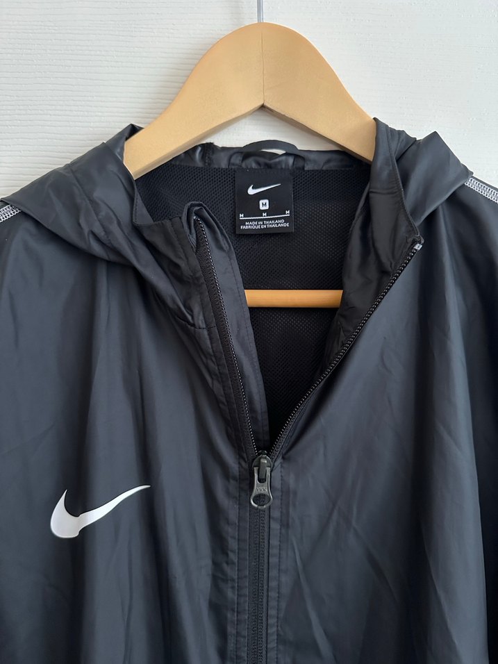 Nike Siyah Yağmurluk Rüzgarlık - Görsel 2