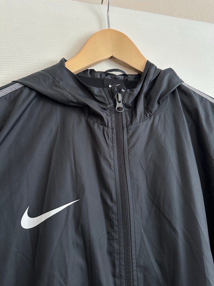 Nike Siyah Yağmurluk Rüzgarlık - Görsel 4