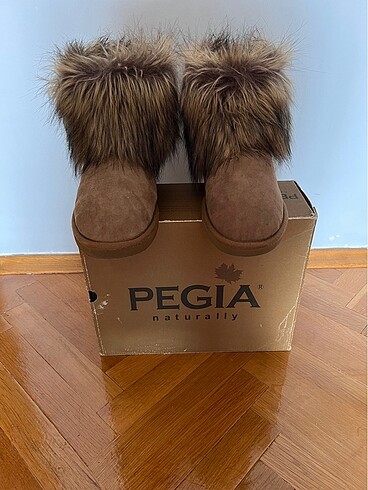 Pegia Kürklü Ugg