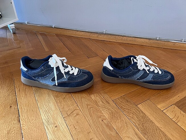 35 Beden lacivert Renk Stradivarius Marka Sneakers Ayakkabı