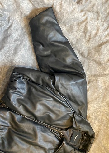 Pull and Bear Kadın Siyah Deri Kürklü Oversize Ceket