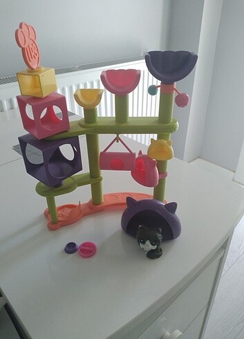 Littlest Pet Shop Kedi Miniş Eğlence Parkı
