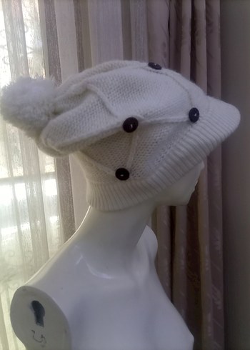 Düğmeli Beyaz Örgü Bere - Görsel 3