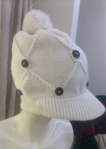 Düğmeli Beyaz Örgü Bere - Görsel 5