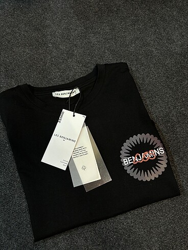 less benjamıns t-shirt