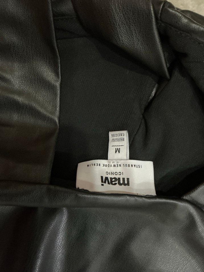 Kadın Siyah boyundan askılı suni deri büstiyer - Görsel 3