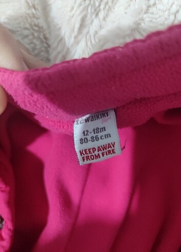 1,5 Yaş Beden pembe Renk Sadece 1 koltuğunda vat yırtık