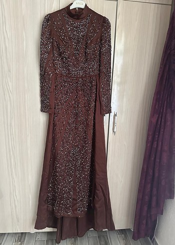 Drapeli Yüksek Yakalı Kahverengi Uzun Abiye - Görsel 6