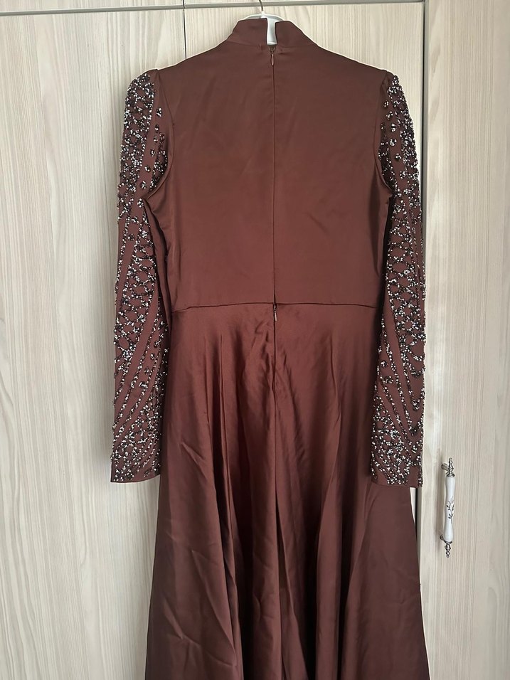 Drapeli Yüksek Yakalı Kahverengi Uzun Abiye - Görsel 2