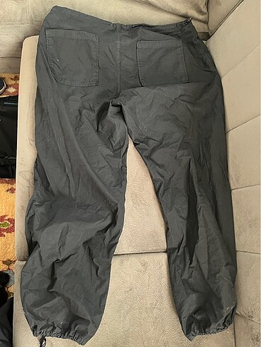 Stradivarius stradivarius paraşüt pantolon XL