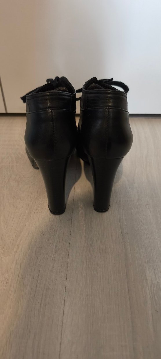 Siyah Bağcıklı Gotik Kadın Dolgu Topuklu Bot - Görsel 3