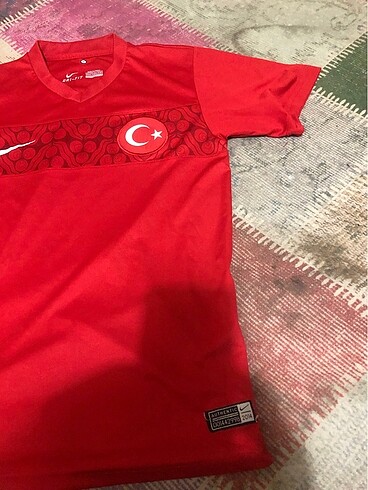s Beden kırmızı Renk Türkiye FORMASI 9-11 yaş çocuk için