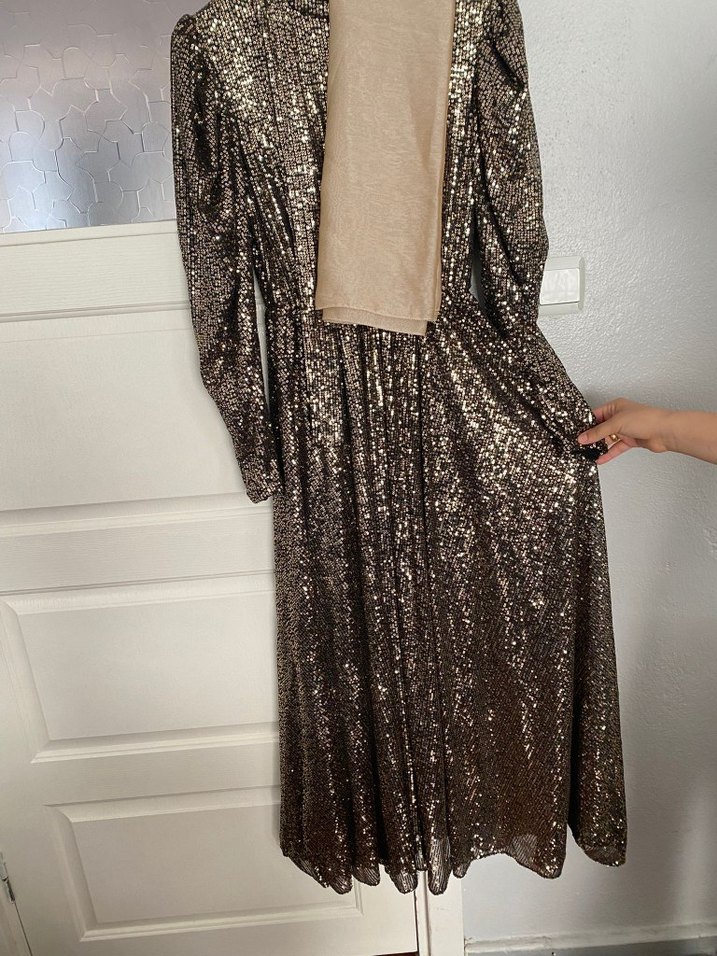 Altın Renkli Payetli Yılan Desenli Midi Elbise - Görsel 4