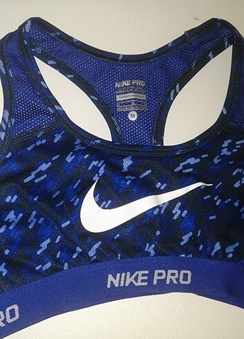 Nike Pro sporcu sütyeni 