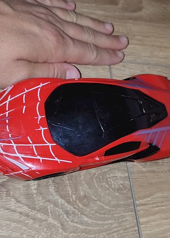 Kırmızı Oyuncak Araba - Görsel 2