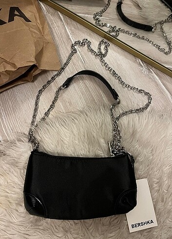  Beden siyah Renk Bershka taşlı çanta 