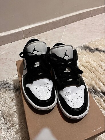 Air Jordan Low 1 Panda rengi