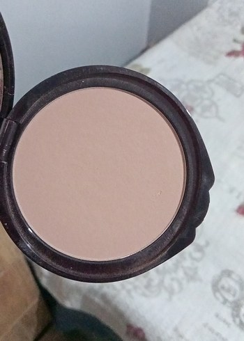Beden Deborah Milano Shiny Bej Compact Pudra