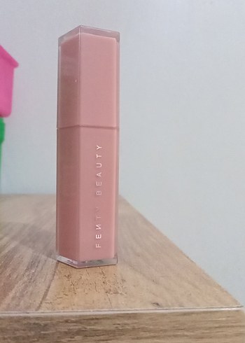 Fenty Beauty Pastel Bej Dudak Parlatıcısı