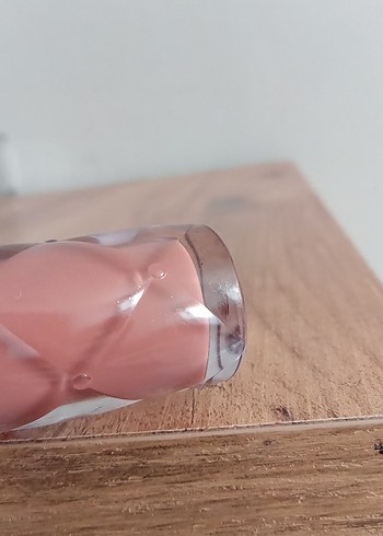 Bej Parlak Dudak Parlatıcısı - Görsel 3