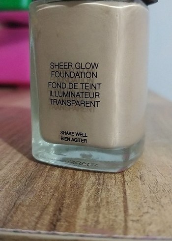 Beden Nars Sheer Glow Fondöten 30 ml - Açık Bej