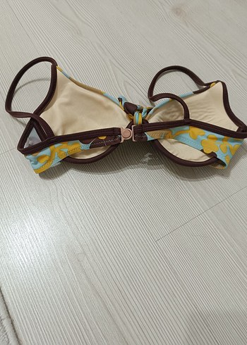 Turkuaz Çiçek Desenli Fiyonk Detaylı Bikini Üstü - Görsel 2