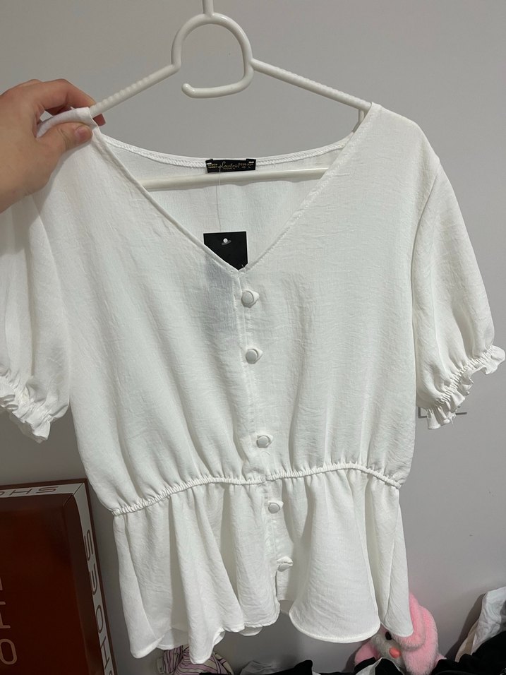 Beyaz V Yaka Düğmeli Pamuklu Bluz - Görsel 2