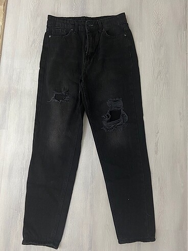 Yırtık detaylı jean