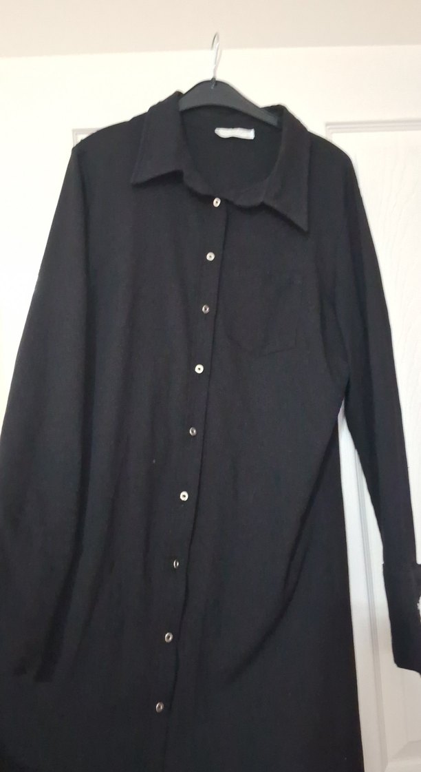 Uzun Siyah Düğmeli gömlek - Görsel 2