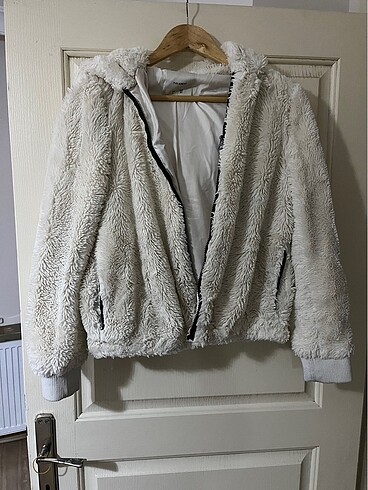 l Beden beyaz Renk Pull bear mont