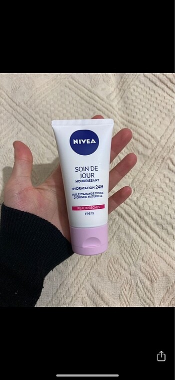 Nivea besleyici gündüz kremi/ kuru cilt