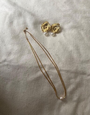 Tasarımcı Gold incili küpe ve kolye