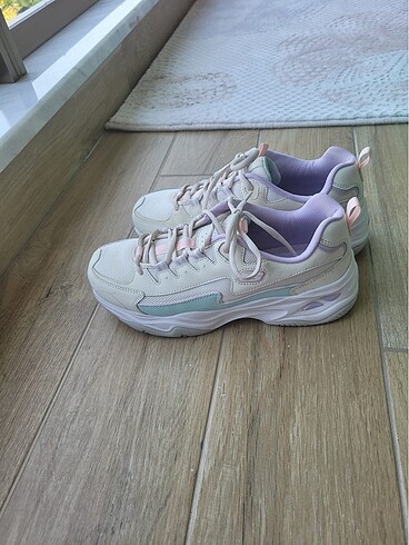 Skechers sneakers