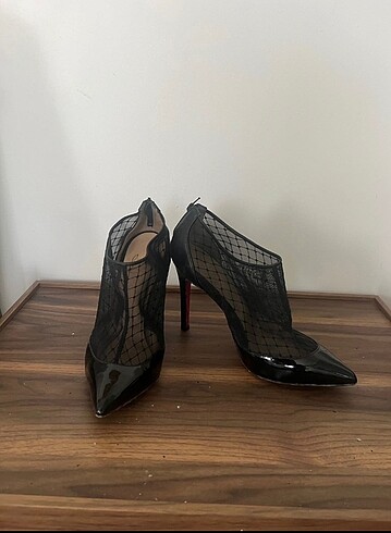 CHRISTIAN LOUBOUTİN STILETTO AYAKKABI