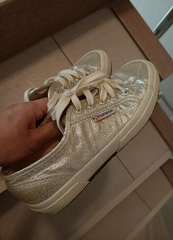 Yepyeni superga
