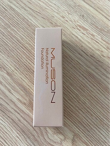 Muson Natural Illumination Foundation - Light