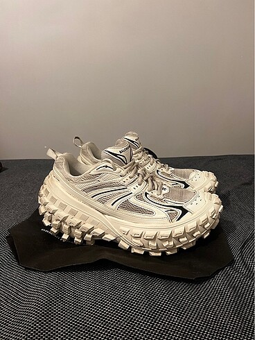 balenciaga defender ayakkabı