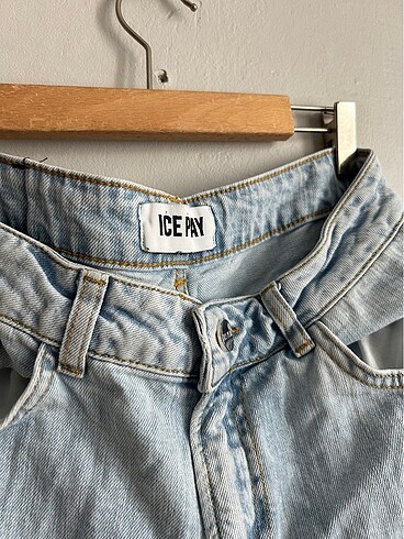 Zara Bol jean