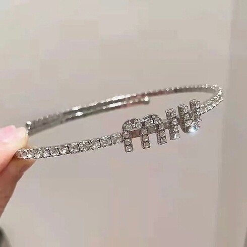  Beden Miu Miu Kolye