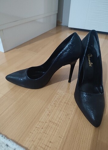 Siyah stiletto