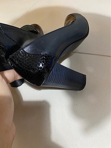 39 Beden Siyah topuklu günlük deri ayakkabı