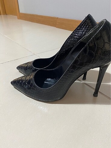 39 Beden Siyah topuklu abiye günlük stiletto
