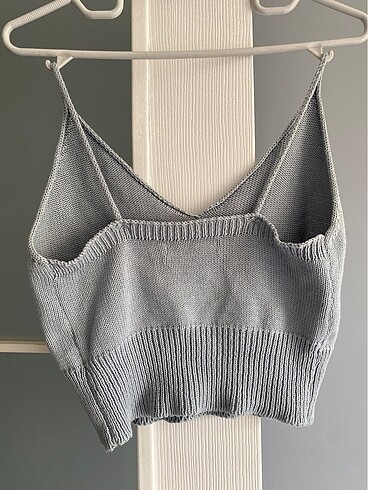 Askılı crop bluz triko