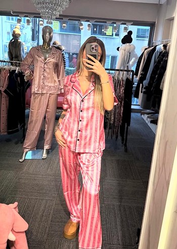 Victoria's Secret Pembe Kısa Kollu Pijama Takımı L Beden - Görsel 3