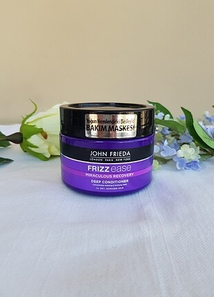 John Frieda Yoğun Nemlendirici Besleyici Bakım Maskesi 250 mL
