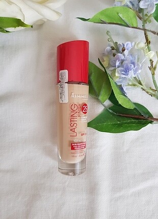 RIMMEL LONDON Lasting Finish 25 Hour Fondöten True Ivory 30 ml 