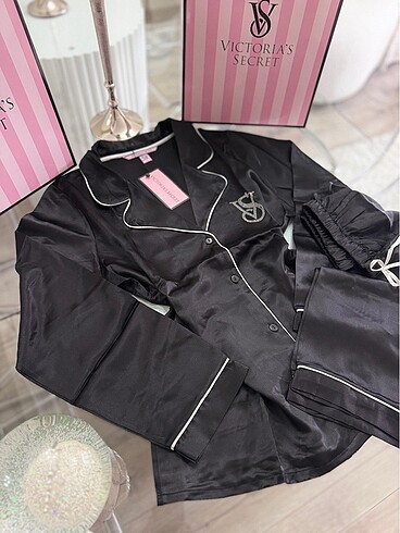 Victoria s Secret VICTORIA SECRET BASKILI PİJAMA TAKIMI. Hiç kullanılmamıştır. S,