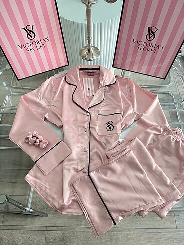VICTORIA SECRET BASKILI PİJAMA TAKIMI. Hiç kullanılmamıştır. S, 